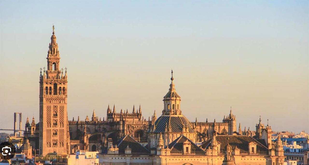 Atico Con Balcon En Pleno Centro Apartment Seville Luaran gambar